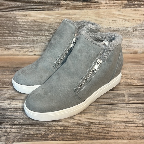 Cushionaire Heaven Cozy Wedge Sneaker in Gray New! C9 - Picture 1 of 6